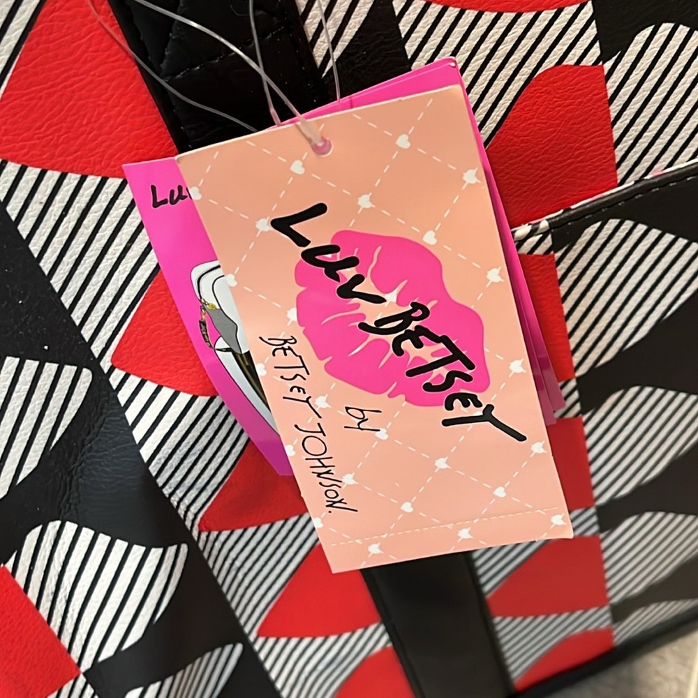 Betsey Johnson Weekender Bag + Wristlet Luv Betsey Travel Duffle Shoulder new - Picture 7 of 16